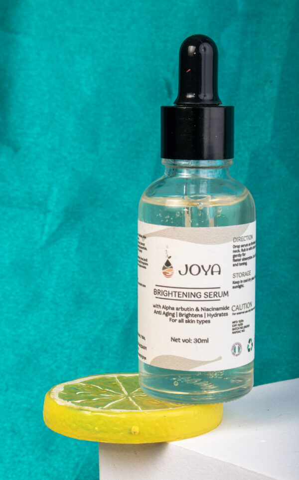 Brightening serum in a bottle, formulated with alpha arbutin for enhanced skin radiance and clarity